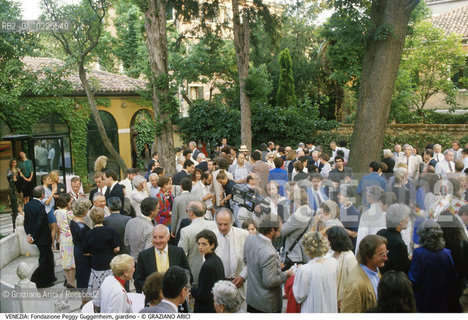 Localizzazione:..VENEZIA / DORSODURO..Oggetto:..Soggetto:..PALAZZO VENIER DEI LEONI / COLLEZIONE PEGGY GUGGENHEIM / COCKTAIL IN GIARDINO..Cronologia: ....Definizione Culturale:..   Autore: ....   Stile:....   Editori/Stampatori:..   Committenza:..Materia e Tecnica:....Collocazione:..Note:..MONUMENTALE MUSEO FONDAZIONE..Riproduzione Fotografica:..Graziano Arici/Rosebud2 .Copyright:..Graziano Arici/Rosebud2 .Data:..1995..Costo:..A..
