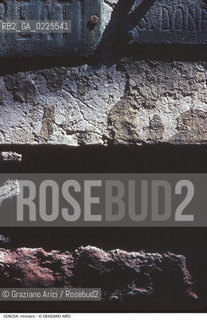 Localizzazione:..VENEZIA..Oggetto:..Soggetto:..INTONACO..Cronologia: ....Definizione Culturale:..   Autore: ....   Stile:....   Editori/Stampatori:..   Committenza:..Materia e Tecnica:....Collocazione:..Note:..MONUMENTALE..Riproduzione Fotografica:..Graziano Arici/Rosebud2 .Copyright:..Graziano Arici/Rosebud2 .Data:..1995..Costo:..A..