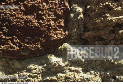 Localizzazione:..VENEZIA..Oggetto:..Soggetto:..INTONACO..Cronologia: ....Definizione Culturale:..   Autore: ....   Stile:....   Editori/Stampatori:..   Committenza:..Materia e Tecnica:....Collocazione:..Note:..MONUMENTALE..Riproduzione Fotografica:..Graziano Arici/Rosebud2 .Copyright:..Graziano Arici/Rosebud2 .Data:..1995..Costo:..A..