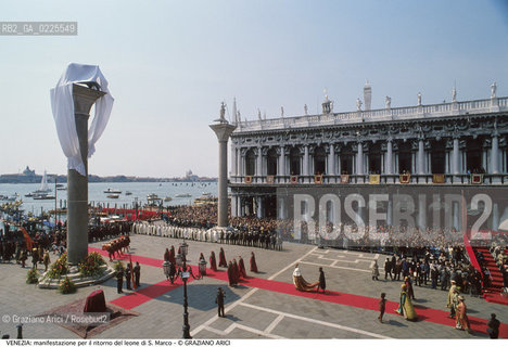 Localizzazione:..VENEZIA / S. MARCO..Oggetto:..Soggetto:..PIAZZA SAN MARCO / MANIFESTAZIONE PER IL RITORNO DEL LEONE RESTAURATO / CORTEO STORICO..Cronologia: ....Definizione Culturale:..   Autore: ....   Stile:....   Editori/Stampatori:..   Committenza:..Materia e Tecnica:....Collocazione:..Note:..MONUMENTALE..Riproduzione Fotografica:..Graziano Arici/Rosebud2 .Copyright:..Graziano Arici/Rosebud2 .Data:..1990..Costo:..A..
