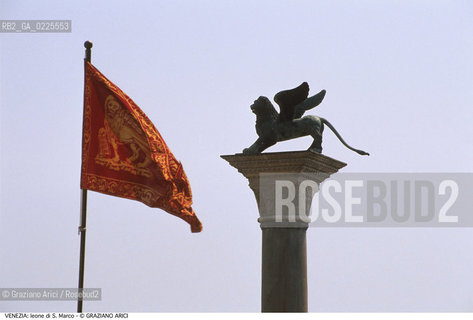 Localizzazione:..VENEZIA / S. MARCO..Oggetto:..Soggetto:..PIAZZA SAN MARCO / LEONE BANDIERA..Cronologia: ....Definizione Culturale:..   Autore: ....   Stile:....   Editori/Stampatori:..   Committenza:..Materia e Tecnica:....Collocazione:..Note:..MONUMENTALE..Riproduzione Fotografica:..Graziano Arici/Rosebud2 .Copyright:..Graziano Arici/Rosebud2 .Data:..1990..Costo:..A..
