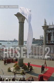Localizzazione:..VENEZIA / S. MARCO..Oggetto:..Soggetto:..PIAZZA SAN MARCO / MANIFESTAZIONE PER IL RITORNO DEL LEONE RESTAURATO / PIAZZETTA..Cronologia: ....Definizione Culturale:..   Autore: ....   Stile:....   Editori/Stampatori:..   Committenza:..Materia e Tecnica:....Collocazione:..Note:..MONUMENTALE..Riproduzione Fotografica:..Graziano Arici/Rosebud2 .Copyright:..Graziano Arici/Rosebud2 .Data:..1990..Costo:..A..