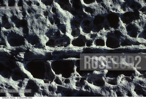 Localizzazione:..VENEZIA..Oggetto:..Soggetto:..MARMO DEGRADO..Cronologia: ....Definizione Culturale:..   Autore: ....   Stile:....   Editori/Stampatori:..   Committenza:..Materia e Tecnica:....Collocazione:..Note:..MONUMENTALE..Riproduzione Fotografica:..Graziano Arici/Rosebud2 .Copyright:..Graziano Arici/Rosebud2 .Data:..1995..Costo:..A..