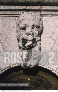 Localizzazione:..VENEZIA / CASTELLO..Oggetto:..Soggetto:..S. MARIA FORMOSA MASCHERONE PSICANALISI ISTERIA..Cronologia: ..XVII SECOLO..Definizione Culturale:..   Autore: ....   Stile:....   Editori/Stampatori:..   Committenza:..Materia e Tecnica:..MARMO..Collocazione:..Note:..MONUMENTALE..Riproduzione Fotografica:..Graziano Arici/Rosebud2 .Copyright:..Graziano Arici/Rosebud2 .Data:..1995..Costo:..A..