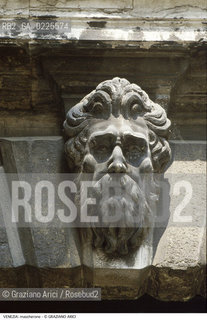 Localizzazione:..VENEZIA..Oggetto:..Soggetto:..MASCHERONE..Cronologia: ....Definizione Culturale:..   Autore: ....   Stile:....   Editori/Stampatori:..   Committenza:..Materia e Tecnica:..MARMO..Collocazione:..Note:..MONUMENTALE..Riproduzione Fotografica:..Graziano Arici/Rosebud2 .Copyright:..Graziano Arici/Rosebud2 .Data:..1995..Costo:..A..
