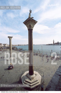 Localizzazione:..VENEZIA / S. MARCO..Oggetto:..Soggetto:..PIAZZA SAN MARCO / MOLO PIAZZETTA BACINO COLONNA TODARO..Cronologia: ....Definizione Culturale:..   Autore: ....   Stile:....   Editori/Stampatori:..   Committenza:..Materia e Tecnica:....Collocazione:..Note:..MONUMENTALE..Riproduzione Fotografica:..Graziano Arici/Rosebud2 .Copyright:..Graziano Arici/Rosebud2 .Data:..1990..Costo:..A..