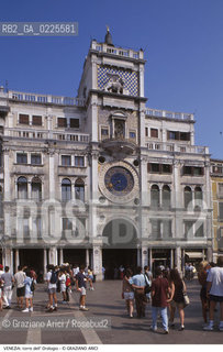 Localizzazione:..VENEZIA / S. MARCO..Oggetto:..Soggetto:..PIAZZA SAN MARCO / TORRE DELL OROLOGIO MORI..Cronologia: ..XV XVI SECOLO..Definizione Culturale:..   Autore: ..MAURO CODUSSI..GIORGIO MASSARI..   Stile:....   Editori/Stampatori:..   Committenza:..Materia e Tecnica:....Collocazione:..Note:..MONUMENTALE..Riproduzione Fotografica:..Graziano Arici/Rosebud2 .Copyright:..Graziano Arici/Rosebud2 .Data:..1995..Costo:..A..