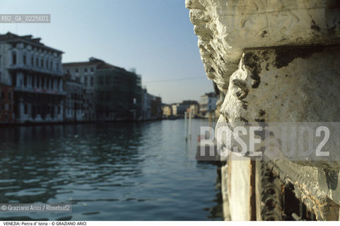 Localizzazione:..VENEZIA / S. CROCE..Oggetto:..Soggetto:..PIETRA D ISTRIA CANAL GRANDE DEGRADO..Cronologia: ....Definizione Culturale:..   Autore: ....   Stile:....   Editori/Stampatori:..   Committenza:..Materia e Tecnica:....Collocazione:..Note:..MONUMENTALE..Riproduzione Fotografica:..Graziano Arici/Rosebud2 .Copyright:..Graziano Arici/Rosebud2 .Data:..1995..Costo:..A..