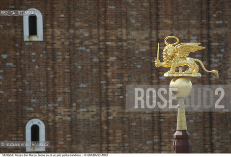 Localizzazione:..VENEZIA / S. MARCO..Oggetto:..Soggetto:..PIAZZA SAN MARCO / PILI PORTA BANDIERA LEONE CAMPANILE..Cronologia: ....Definizione Culturale:..   Autore: ....   Stile:....   Editori/Stampatori:..   Committenza:..Materia e Tecnica:....Collocazione:..Note:..MONUMENTALE..Riproduzione Fotografica:..Graziano Arici/Rosebud2 .Copyright:..Graziano Arici/Rosebud2 .Data:..1990..Costo:..A..