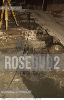 Localizzazione:..VENEZIA / CANNAREGIO..Oggetto:..Soggetto:..TEATRO MALIBRAN / CASE DI MARCO POLO / PALI..Cronologia: ....Definizione Culturale:..   Autore: ....   Stile:....   Editori/Stampatori:..   Committenza:..Materia e Tecnica:....Collocazione:..Note:..MONUMENTALE ARCHEOLOGIA..Riproduzione Fotografica:..Graziano Arici/Rosebud2 .Copyright:..Graziano Arici/Rosebud2 .Data:..1998..Costo:..A..