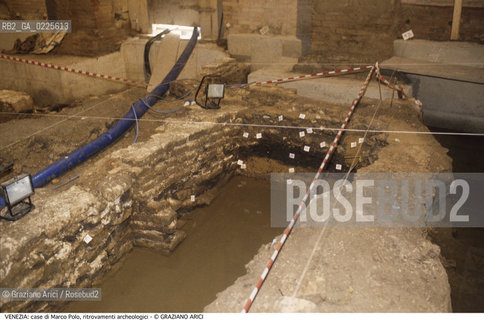 Localizzazione:..VENEZIA / CANNAREGIO..Oggetto:..Soggetto:..TEATRO MALIBRAN / CASE DI MARCO POLO..Cronologia: ....Definizione Culturale:..   Autore: ....   Stile:....   Editori/Stampatori:..   Committenza:..Materia e Tecnica:....Collocazione:..Note:..MONUMENTALE ARCHEOLOGIA..Riproduzione Fotografica:..Graziano Arici/Rosebud2 .Copyright:..Graziano Arici/Rosebud2 .Data:..1998..Costo:..A..