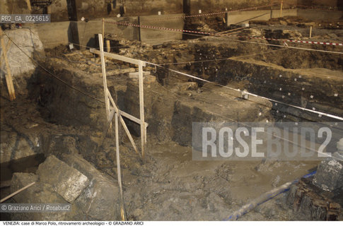 Localizzazione:..VENEZIA / CANNAREGIO..Oggetto:..Soggetto:..RESTAURO TEATRO MALIBRAN / CASE DI MARCO POLO..Cronologia: ....Definizione Culturale:..   Autore: ....   Stile:....   Editori/Stampatori:..   Committenza:..Materia e Tecnica:....Collocazione:..Note:..MONUMENTALE ARCHEOLOGIA..Riproduzione Fotografica:..Graziano Arici/Rosebud2 .Copyright:..Graziano Arici/Rosebud2 .Data:..1998..Costo:..A..