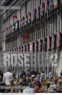 Localizzazione:..VENEZIA / S. MARCO..Oggetto:..Soggetto:..PIAZZA SAN MARCO / PROCURATIE VECCHIE..Cronologia: ..XVI SECOLO..Definizione Culturale:..   Autore: ..JACOPO SANSOVINO..   Stile:....   Editori/Stampatori:..   Committenza:..Materia e Tecnica:....Collocazione:..Note:..MONUMENTALE..Riproduzione Fotografica:..Graziano Arici/Rosebud2 .Copyright:..Graziano Arici/Rosebud2 .Data:..1990..Costo:..A..