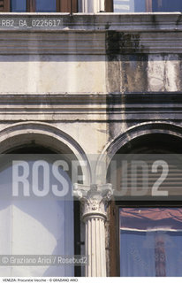 Localizzazione:..VENEZIA / S. MARCO..Oggetto:..Soggetto:..PIAZZA SAN MARCO / PROCURATIE VECCHIE RESTAURO..Cronologia: ..XVI SECOLO..Definizione Culturale:..   Autore: ..BARTOLOMEO BON..JACOPO SANSOVINO..   Stile:....   Editori/Stampatori:..   Committenza:..Materia e Tecnica:..MARMO..Collocazione:..Note:..MONUMENTALE..Riproduzione Fotografica:..Graziano Arici/Rosebud2 .Copyright:..Graziano Arici/Rosebud2 .Data:..1990..Costo:..A..