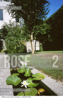 Localizzazione:..VENEZIA / CASTELLO..Oggetto:..Soggetto:..PALAZZO QUERINI STAMPALIA / GIARDINO..Cronologia: ..XX SECOLO..Definizione Culturale:..   Autore: ..CARLO SCARPA..   Stile:....   Editori/Stampatori:..   Committenza:..Materia e Tecnica:....Collocazione:..Note:..MONUMENTALE..Riproduzione Fotografica:..Graziano Arici/Rosebud2 .Copyright:..Graziano Arici/Rosebud2 .Data:..1995..Costo:..A..