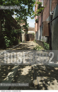 Localizzazione:..VENEZIA / CANNAREGIO..Oggetto:..Soggetto:..EX AREA SAFFA / FABBRICHE..Cronologia: ..XIX SECOLO..Definizione Culturale:..   Autore: ....   Stile:....   Editori/Stampatori:..   Committenza:..Materia e Tecnica:....Collocazione:..Note:..MONUMENTALE ARCHEOLOGIA INDUSTRIALE..Riproduzione Fotografica:..Graziano Arici/Rosebud2 .Copyright:..Graziano Arici/Rosebud2 .Data:..1985..Costo:..A..