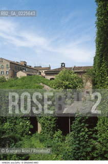 Localizzazione:..VENEZIA / CANNAREGIO..Oggetto:..Soggetto:..EX AREA SAFFA..Cronologia: ..XIX SECOLO..Definizione Culturale:..   Autore: ....   Stile:....   Editori/Stampatori:..   Committenza:..Materia e Tecnica:....Collocazione:..Note:..MONUMENTALE ARCHEOLOGIA INDUSTRIALE..Riproduzione Fotografica:..Graziano Arici/Rosebud2 .Copyright:..Graziano Arici/Rosebud2 .Data:..1985..Costo:..A..