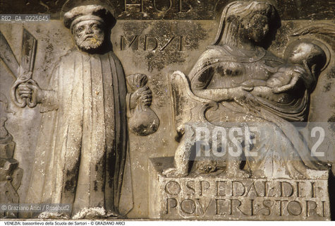 Localizzazione:..VENEZIA / CANNAREGIO..Oggetto:..Soggetto:..SCUOLA DEI SARTORI / PARTICOLARE DI BASSORILIEVO MADONNA COL BAMBINO E S. OMOBONO ..Cronologia: ..XVI SECOLO..Definizione Culturale:..   Autore: ....   Stile:....   Editori/Stampatori:..   Committenza:..Materia e Tecnica:....Collocazione:..Note:..MONUMENTALE OSPEDALE..Riproduzione Fotografica:..Graziano Arici/Rosebud2 .Copyright:..Graziano Arici/Rosebud2 .Data:..1990..Costo:..A..