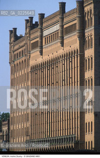 Localizzazione:..VENEZIA / ISOLA DELLA GIUDECCA..Oggetto:..Soggetto:..MULINO STUCKY..Cronologia: ..XIX XX SECOLO..Definizione Culturale:..   Autore: ..ERNEST WULLEKOPF..   Stile:....   Editori/Stampatori:..   Committenza:..Materia e Tecnica:..MATTONI..Collocazione:..Note:..MONUMENTALE ARCHEOLOGIA INDUSTRIALE..Riproduzione Fotografica:..Graziano Arici/Rosebud2 .Copyright:..Graziano Arici/Rosebud2 .Data:..1995..Costo:..A..