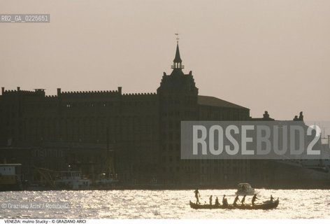 Localizzazione:..VENEZIA / ISOLA DELLA GIUDECCA..Oggetto:..Soggetto:..MULINO STUCKY E CANALE DELLA GIUDECCA / TRAMONTO..Cronologia: ..XIX XX SECOLO..Definizione Culturale:..   Autore: ..ERNEST WULLEKOPF..   Stile:....   Editori/Stampatori:..   Committenza:..Materia e Tecnica:....Collocazione:..Note:..MONUMENTALE ARCHEOLOGIA INDUSTRIALE..Riproduzione Fotografica:..Graziano Arici/Rosebud2 .Copyright:..Graziano Arici/Rosebud2 .Data:..1995..Costo:..A..