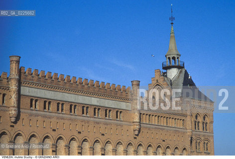 Localizzazione:..VENEZIA / ISOLA DELLA GIUDECCA..Oggetto:..Soggetto:..MULINO STUCKY..Cronologia: ..XIX XX SECOLO..Definizione Culturale:..   Autore: ..ERNEST WULLEKOPF..   Stile:....   Editori/Stampatori:..   Committenza:..Materia e Tecnica:..MATTONI..Collocazione:..Note:..MONUMENTALE ARCHEOLOGIA INDUSTRIALE..Riproduzione Fotografica:..Graziano Arici/Rosebud2 .Copyright:..Graziano Arici/Rosebud2 .Data:..1995..Costo:..A..