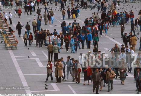 Localizzazione:..VENEZIA / S. MARCO..Oggetto:..Soggetto:..PIAZZA SAN MARCO / TURISTI ..Cronologia: ....Definizione Culturale:..   Autore: ....   Stile:....   Editori/Stampatori:..   Committenza:..Materia e Tecnica:....Collocazione:..Note:..MONUMENTALE..Riproduzione Fotografica:..Graziano Arici/Rosebud2 .Copyright:..Graziano Arici/Rosebud2 .Data:..1990..Costo:..A..