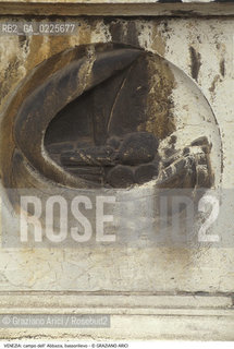 Localizzazione:..VENEZIA / CANNAREGIO..Oggetto:..Soggetto:..SCUOLA NUOVA S. MARIA DELLA MISERICORDIA / VALVERDE / BASSORILIEVO BARCA NAVE MERCI ..Cronologia: ..XVI SECOLO..Definizione Culturale:..   Autore: ....   Stile:....   Editori/Stampatori:..   Committenza:..Materia e Tecnica:....Collocazione:..Note:..MONUMENTALE..Riproduzione Fotografica:..Graziano Arici/Rosebud2 .Copyright:..Graziano Arici/Rosebud2 .Data:..1990..Costo:..A..