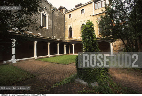 Localizzazione:..VENEZIA / CANNAREGIO..Oggetto:..Soggetto:..S. MARIA DELLA MISERICORDIA / VALVERDE / CHIOSTRO ..Cronologia: ..XIII SECOLO..Definizione Culturale:..   Autore: ....   Stile:..GOTICO..   Editori/Stampatori:..   Committenza:..Materia e Tecnica:....Collocazione:..Note:..MONUMENTALE CHIESA ABBAZIA..Riproduzione Fotografica:..Graziano Arici/Rosebud2 .Copyright:..Graziano Arici/Rosebud2 .Data:..1990..Costo:..A..