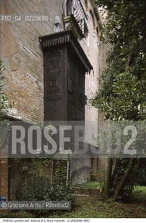 Localizzazione:..VENEZIA / CANNAREGIO..Oggetto:..Soggetto:..S. MARIA DELLA MISERICORDIA / VALVERDE / LIAGO IN GIARDINO ..Cronologia: ....Definizione Culturale:..   Autore: ....   Stile:....   Editori/Stampatori:..   Committenza:..Materia e Tecnica:....Collocazione:..Note:..MONUMENTALE CHIESA ABBAZIA..Riproduzione Fotografica:..Graziano Arici/Rosebud2 .Copyright:..Graziano Arici/Rosebud2 .Data:..1990..Costo:..A..