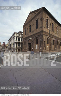 Localizzazione:..VENEZIA / CANNAREGIO..Oggetto:..Soggetto:..CAMPO E FONDAMENTA DELLA MISERICORDIA / SCUOLA NUOVA DI S. MARIA DELLA MISERICORDIA / VALVERDE ..Cronologia: ..XVI SECOLO..Definizione Culturale:..   Autore: ..JACOPO SANSOVINO..   Stile:....   Editori/Stampatori:..   Committenza:..Materia e Tecnica:..MATTONI..Collocazione:..Note:..MONUMENTALE..Riproduzione Fotografica:..Graziano Arici/Rosebud2 .Copyright:..Graziano Arici/Rosebud2 .Data:..1990..Costo:..A..