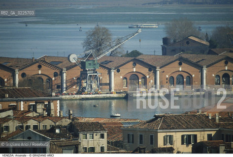 Localizzazione:..VENEZIA / CASTELLO..Oggetto:..Soggetto:..ARSENALE..Cronologia: ....Definizione Culturale:..   Autore: ....   Stile:....   Editori/Stampatori:..   Committenza:..Materia e Tecnica:....Collocazione:..Note:..MONUMENTALE DALL ALTO..Riproduzione Fotografica:..Graziano Arici/Rosebud2 .Copyright:..Graziano Arici/Rosebud2 .Data:..1990..Costo:..A..