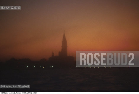 Localizzazione:..VENEZIA..Oggetto:..Soggetto:..BACINO SAN MARCO / TRAMONTO SALUTE E S. GIORGIO..Cronologia: ....Definizione Culturale:..   Autore: ....   Stile:....   Editori/Stampatori:..   Committenza:..Materia e Tecnica:....Collocazione:..Note:..MONUMENTALE SKYLINE..Riproduzione Fotografica:..Graziano Arici/Rosebud2 .Copyright:..Graziano Arici/Rosebud2 .Data:..1995..Costo:..A..