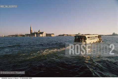 Localizzazione:..VENEZIA..Oggetto:..Soggetto:..BACINO SAN MARCO / S. GIORGIO E VAPORETTO ACTV..Cronologia: ....Definizione Culturale:..   Autore: ....   Stile:....   Editori/Stampatori:..   Committenza:..Materia e Tecnica:....Collocazione:..Note:..MONUMENTALE SKYLINE..Riproduzione Fotografica:..Graziano Arici/Rosebud2 .Copyright:..Graziano Arici/Rosebud2 .Data:..1995..Costo:..A..