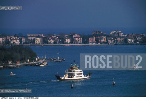 Localizzazione:..VENEZIA..Oggetto:..Soggetto:..BACINO SAN MARCO / S. ELENA LIDO FERRY-BOAT..Cronologia: ....Definizione Culturale:..   Autore: ....   Stile:....   Editori/Stampatori:..   Committenza:..Materia e Tecnica:....Collocazione:..Note:..MONUMENTALE SKYLINE..Riproduzione Fotografica:..Graziano Arici/Rosebud2 .Copyright:..Graziano Arici/Rosebud2 .Data:..1995..Costo:..A..