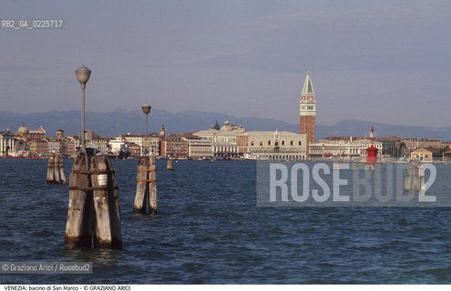 Localizzazione:..VENEZIA..Oggetto:..Soggetto:..BACINO SAN MARCO MONTAGNE..Cronologia: ....Definizione Culturale:..   Autore: ....   Stile:....   Editori/Stampatori:..   Committenza:..Materia e Tecnica:....Collocazione:..Note:..MONUMENTALE SKYLINE..Riproduzione Fotografica:..Graziano Arici/Rosebud2 .Copyright:..Graziano Arici/Rosebud2 .Data:..1995..Costo:..A..