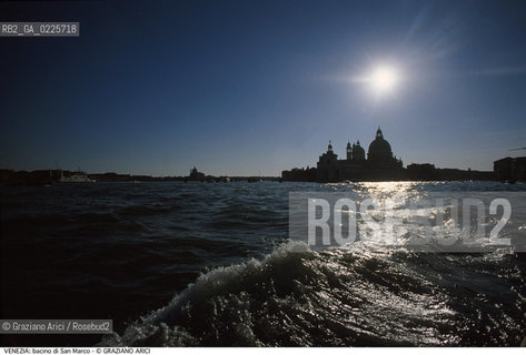 Localizzazione:..VENEZIA..Oggetto:..Soggetto:..BACINO SAN MARCO SALUTE..Cronologia: ....Definizione Culturale:..   Autore: ....   Stile:....   Editori/Stampatori:..   Committenza:..Materia e Tecnica:....Collocazione:..Note:..MONUMENTALE SKYLINE..Riproduzione Fotografica:..Graziano Arici/Rosebud2 .Copyright:..Graziano Arici/Rosebud2 .Data:..1995..Costo:..A..