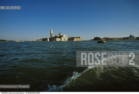 Localizzazione:..VENEZIA / S. MARCO..Oggetto:..Soggetto:..BACINO SAN MARCO E ISOLA DI S. GIORGIO..Cronologia: ....Definizione Culturale:..   Autore: ....   Stile:....   Editori/Stampatori:..   Committenza:..Materia e Tecnica:....Collocazione:..Note:..MONUMENTALE SKYLINE..Riproduzione Fotografica:..Graziano Arici/Rosebud2 .Copyright:..Graziano Arici/Rosebud2 .Data:..1995..Costo:..A..