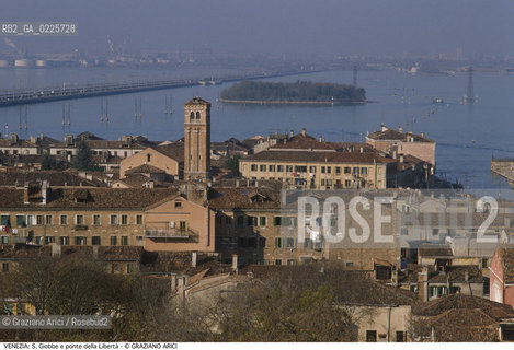 Localizzazione:..VENEZIA / CANNAREGIO..Oggetto:..Soggetto:..S. GIOBBE E PONTE DELLA LIBERTA / PORTO MARGHERA..Cronologia: ....Definizione Culturale:..   Autore: ....   Stile:....   Editori/Stampatori:..   Committenza:..Materia e Tecnica:....Collocazione:..Note:..MONUMENTALE DALL ALTO..Riproduzione Fotografica:..Graziano Arici/Rosebud2 .Copyright:..Graziano Arici/Rosebud2 .Data:..1990..Costo:..A..