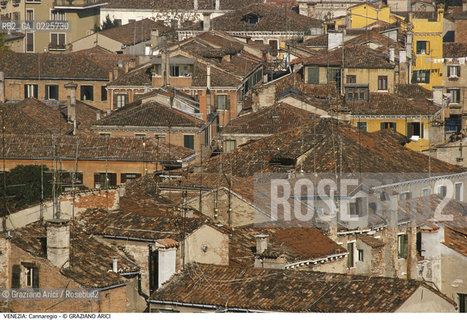 Localizzazione:..VENEZIA / CANNAREGIO..Oggetto:..Soggetto:..CASE..Cronologia: ....Definizione Culturale:..   Autore: ....   Stile:....   Editori/Stampatori:..   Committenza:..Materia e Tecnica:....Collocazione:..Note:..MONUMENTALE DALL ALTO..Riproduzione Fotografica:..Graziano Arici/Rosebud2 .Copyright:..Graziano Arici/Rosebud2 .Data:..1990..Costo:..A..