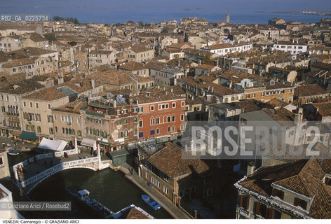 Localizzazione:..VENEZIA / CANNAREGIO..Oggetto:..Soggetto:..SESTIERE PONTE DELLE GUGLIE..Cronologia: ....Definizione Culturale:..   Autore: ....   Stile:....   Editori/Stampatori:..   Committenza:..Materia e Tecnica:....Collocazione:..Note:..MONUMENTALE DALL ALTO..Riproduzione Fotografica:..Graziano Arici/Rosebud2 .Copyright:..Graziano Arici/Rosebud2 .Data:..1990..Costo:..A..
