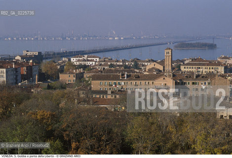 Localizzazione:..VENEZIA / CANNAREGIO..Oggetto:..Soggetto:..S. GIOBBE E PONTE DELLA LIBERTA / PORTO MARGHERA FABBRICHE INDUSTRIE..Cronologia: ....Definizione Culturale:..   Autore: ....   Stile:....   Editori/Stampatori:..   Committenza:..Materia e Tecnica:....Collocazione:..Note:..MONUMENTALE DALL ALTO..Riproduzione Fotografica:..Graziano Arici/Rosebud2 .Copyright:..Graziano Arici/Rosebud2 .Data:..1990..Costo:..A..