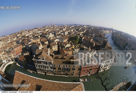 Localizzazione:..VENEZIA / CANNAREGIO..Oggetto:..Soggetto:..SESTIERE..Cronologia: ....Definizione Culturale:..   Autore: ....   Stile:....   Editori/Stampatori:..   Committenza:..Materia e Tecnica:....Collocazione:..Note:..MONUMENTALE DALL ALTO..Riproduzione Fotografica:..Graziano Arici/Rosebud2 .Copyright:..Graziano Arici/Rosebud2 .Data:..1990..Costo:..A..