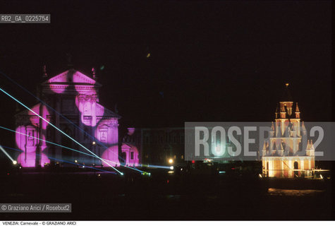 Localizzazione:..VENEZIA / S. MARCO..Oggetto:..Soggetto:..CARNEVALE LASER A S. GIORGIO..Cronologia: ....Definizione Culturale:..   Autore: ....   Stile:....   Editori/Stampatori:..   Committenza:..Materia e Tecnica:....Collocazione:..Note:....Riproduzione Fotografica:..Graziano Arici/Rosebud2 .Copyright:..Graziano Arici/Rosebud2 .Data:..1986..Costo:..A..