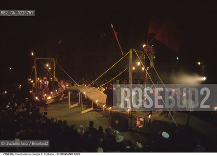 Localizzazione:..VENEZIA / S. MARCO..Oggetto:..Soggetto:..CARNEVALE IN CAMPO S. STEFANO / COMPAGNIA DI CALZA I ANTICHI..Cronologia: ....Definizione Culturale:..   Autore: ....   Stile:....   Editori/Stampatori:..   Committenza:..Materia e Tecnica:....Collocazione:..Note:....Riproduzione Fotografica:..Graziano Arici/Rosebud2 .Copyright:..Graziano Arici/Rosebud2 .Data:..1987..Costo:..A..