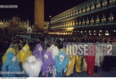 Localizzazione:..VENEZIA / S. MARCO..Oggetto:..Soggetto:..CARNEVALE MASCHERE IN PIAZZA SAN MARCO FOLLA..Cronologia: ....Definizione Culturale:..   Autore: ....   Stile:....   Editori/Stampatori:..   Committenza:..Materia e Tecnica:....Collocazione:..Note:....Riproduzione Fotografica:..Graziano Arici/Rosebud2 .Copyright:..Graziano Arici/Rosebud2 .Data:..1987..Costo:..A..