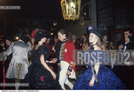 Localizzazione:..VENEZIA..Oggetto:..Soggetto:..FESTA IN MASCHERA DI CARNEVALE IN UN PALAZZO..Cronologia: ....Definizione Culturale:..   Autore: ....   Stile:....   Editori/Stampatori:..   Committenza:..Materia e Tecnica:....Collocazione:..Note:....Riproduzione Fotografica:..Graziano Arici/Rosebud2 .Copyright:..Graziano Arici/Rosebud2 .Data:..1986..Costo:..A..