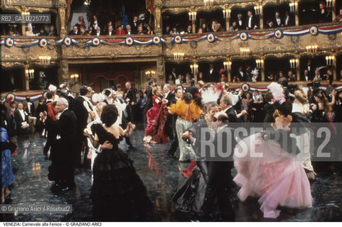 Localizzazione:..VENEZIA / S. MARCO..Oggetto:..Soggetto:..FESTA DI CARNEVALE IN MASCHERA AL TEATRO LA FENICE BALLO CAVALCHINA..Cronologia: ....Definizione Culturale:..   Autore: ....   Stile:....   Editori/Stampatori:..   Committenza:..Materia e Tecnica:....Collocazione:..Note:....Riproduzione Fotografica:..Graziano Arici/Rosebud2 .Copyright:..Graziano Arici/Rosebud2 .Data:..1986..Costo:..A..