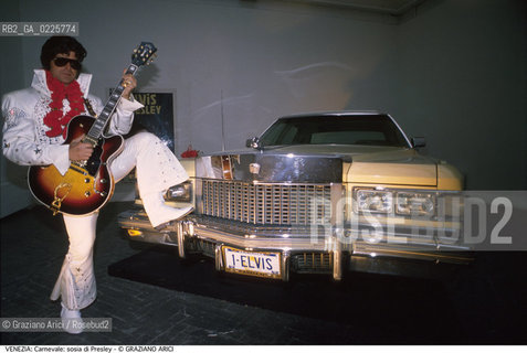 Localizzazione:..VENEZIA..Oggetto:..Soggetto:..CARNEVALE SOSIA DI ELVIS PRESLEY AUTOMOBILE..Cronologia: ....Definizione Culturale:..   Autore: ....   Stile:....   Editori/Stampatori:..   Committenza:..Materia e Tecnica:....Collocazione:..Note:....Riproduzione Fotografica:..Graziano Arici/Rosebud2 .Copyright:..Graziano Arici/Rosebud2 .Data:..1990..Costo:..A..