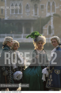 Localizzazione:..VENEZIA..Oggetto:..Soggetto:..CARNEVALE MASCHERE..Cronologia: ....Definizione Culturale:..   Autore: ....   Stile:....   Editori/Stampatori:..   Committenza:..Materia e Tecnica:....Collocazione:..Note:....Riproduzione Fotografica:..Graziano Arici/Rosebud2 .Copyright:..Graziano Arici/Rosebud2 .Data:..1987..Costo:..A..