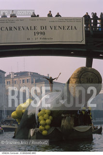 Localizzazione:..VENEZIA..Oggetto:..Soggetto:..CARNEVALE BOTTIGLIA CANAL GRANDE ACCADEMIA..Cronologia: ....Definizione Culturale:..   Autore: ....   Stile:....   Editori/Stampatori:..   Committenza:..Materia e Tecnica:....Collocazione:..Note:....Riproduzione Fotografica:..Graziano Arici/Rosebud2 .Copyright:..Graziano Arici/Rosebud2 .Data:..1990..Costo:..A..
